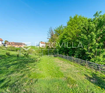 Beretinec, zemljište okruženo zelenilom površine 1245 m²