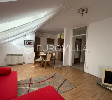 Đakovo, Centar, trosoban stan 61 m² sa spremištem