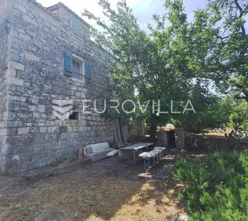 Vis, Marinje Zemlje, samostojeća kamena kuća - Marinje Zemlje, Vis