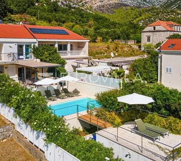 Pelješac, Viganj, kuća s bazenom i garažom uz more - cover