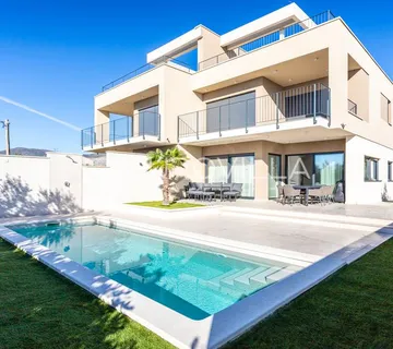 Kaštel Stari, moderna vila s lijepim pogledom - cover