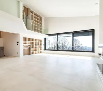 Šestine, luksuzna vila 600 m² na zemljištu 5.500 m² s bazenom i potpunom privatnošću - cover