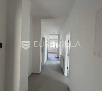 Đakovo, Centar, trosoban stan 73,50 m², NOVOGRADNJA