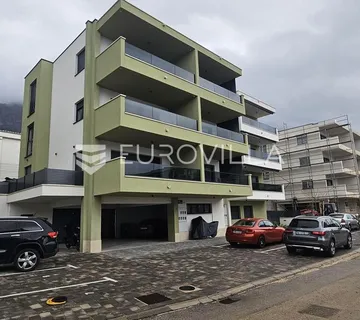 Makarska, komforan stan od 81,20 m² na trećem kat s pogledom na more