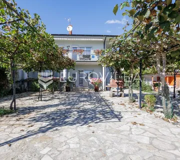 Istra, Pula, kuća s dva stana - cover