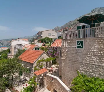 Omiš, prekrasna kamena kuća 50 metara od mora - cover