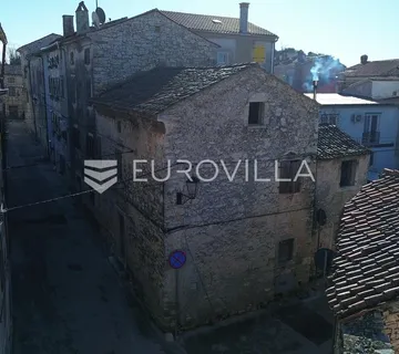 Istra, Vodnjan, kamena kuća za renovaciju u centru Vodnjana
