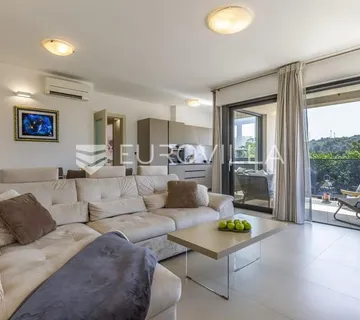 Istra, Rovinj, moderan stan 88 m² s dvije spavaće sobe s garažom i parkingom, pogled more
