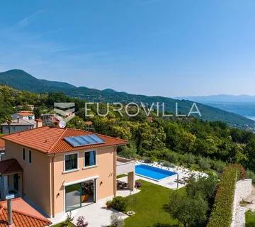 Lovran, Opatija, vila s bazenom, okućnicom, jedinstvena lokacija
