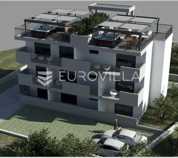 Trogir, Okrug Gornji, penthaus na drugom katu površine od 65,89 m2 s krovnom terasom - cover