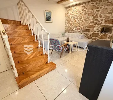 Novi Vinodolski, kuća trosobni stan od 85 m² s terasom, 250 m od mora - cover