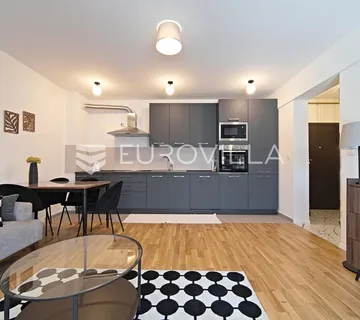 Osijek, Centar, prvi najam dvosobnog stana s parkirnim mjestom, 46 m²