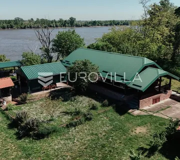 Ilok, Šarengrad, Imanje uz samu obalu Dunava s vlastitim pristupom rijeci - Šarengrad, Ilok