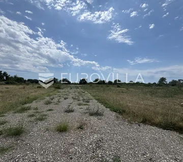 Istra, Vodnjan, građevinsko zemljište 501m2 na odličnoj lokaciji s pogledom na more