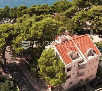 Tučepi, vrhunska stambeno-poslovna zgrada 50m od plaže, izuzetna investicija - cover