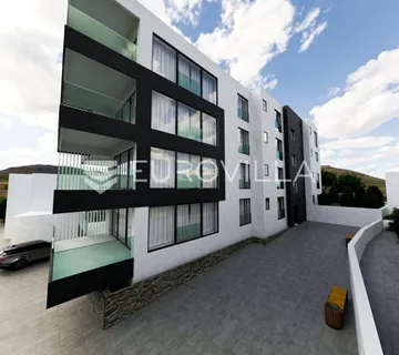 Opatija, trosobni stan u prizemlju s vrtom, NKP 92 m2, vrt, garaža