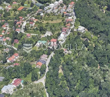 Zagreb, Vrhovec, građevinsko zemljište 915 m2 sa starom kućom