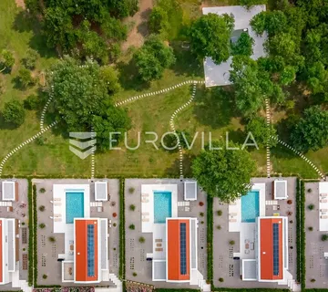 Istra, Labin, vrhunska moderna villa "E", grijani bazen 48 m², 2642 m² uređene okućnice