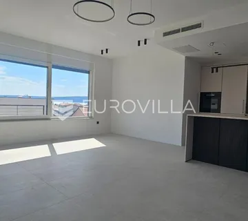 Kaštel Stari, luksuzan stan 102 m² zgrada s liftom, garažom i pogledom na more - cover