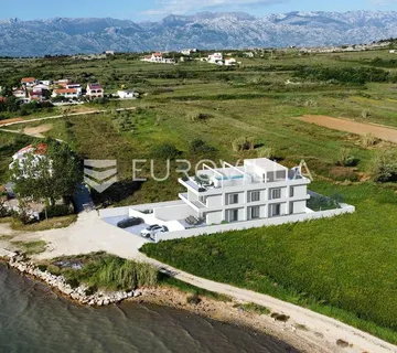 Luksuzni apartman s bazenom i vrtom, prvi red do mora, Rtina Ražanac, S1 - cover