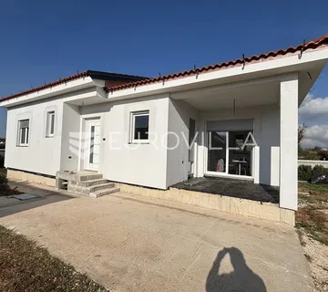 Pula, Monte Turco, šarmantna prizemnica s vrtom - Monteserpo - Komunal