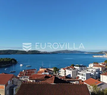 Trogir, Čiovo, dvosoban stan s krovnom terasom parkirno mjesto - cover