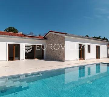 Istra, Majkusi, luksuzna novogradnja s bazenom na parceli od 868 m² - Majkusi, Višnjan