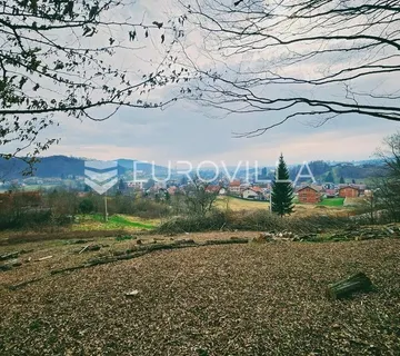 Duga Resa, zemljište 5600, na mirnoj lokaciji s prekrasnim pogledom, okruženo zelenilom