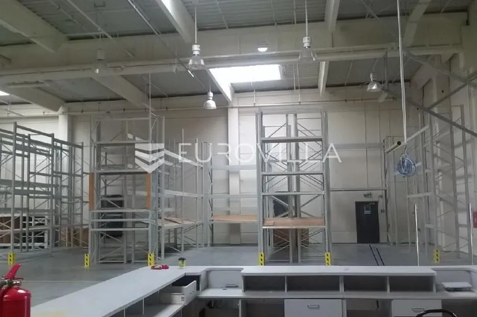 Karlovac, poslovna zgrada 9091 m² skladišno proizvodne namjene - cover