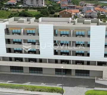 Trogir jednosoban stan 57 m² četvrti kat s pogledom na more - cover