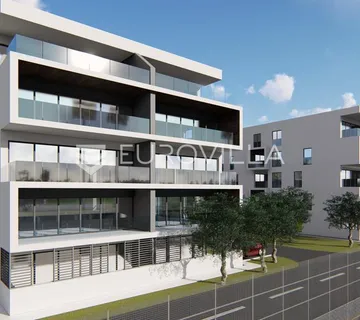 Pula, Veli Vrh, moderni trosobni stan u novogradnji s liftom, prizemlje, 103.30 m²