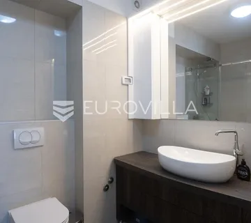 Zadar, Borik, luksuzan penthouse površine 137,26 m² s terasama na TOP lokaciji