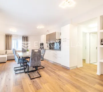 Dubrava, zgrada s četiri stambene jedinice 339,17 m², podruma i šest parkirnih mjesta - cover