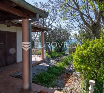 Zadar, Karma, kuća s vrtom na izvrsnoj lokaciji prvi red uz more, 111 m² - cover