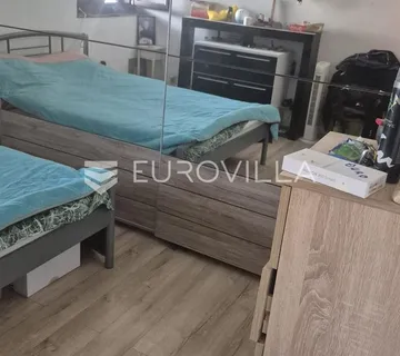 Istra, Rovinj, prostran dvosoban stan 127 m² s mogućnošću izvedbe 2 stana