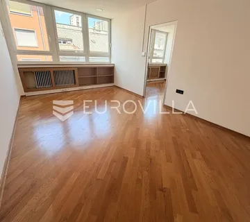 Rijeka, Brajda, prostran uredski prostor u srcu grada s 6 kancelarija 107 m²