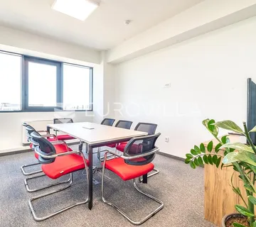 Zagreb, Žitnjak, poslovni prostor 80 m² na 5. katu poslovne zgrade