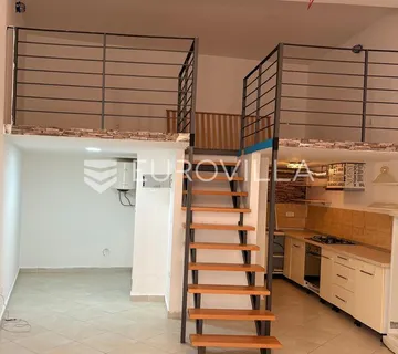 Labin, Stari Grad Labin, funkcionalan stan od 38,18 m² - Presika, Labin