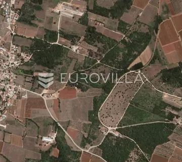 Istra, Labinci, prostrano poljoprivredno zemljište 16595 m2 uz prometnicu - cover