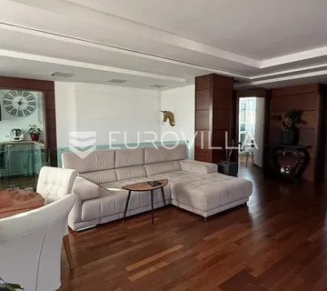 Zadar, Borik dizajnerski moderno uređen trosoban stan na prvom katu 96 m² - cover