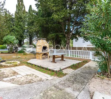 Privlaka, Sabunike, kuća s više stambenih jedinica na mirnoj lokaciji - cover