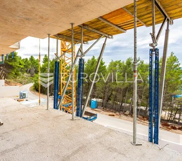 Omiš, trosoban stan u novogradnji na mirnoj lokaciji okruženoj zelenilom, 83,53 m² - cover