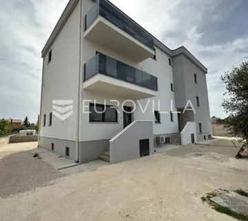 Medulin, četverosoban stan na atraktivnoj lokaciji, neto korisna površina 145 m² s 2 parkirna mjesta