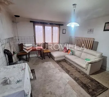 Duga Resa, Donji Zvečaj, kuća 140 m², 500 m do Mrežnice, velika okućnica - cover
