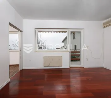 Matulji, adaptiran četverosobni stan s pogledom na more