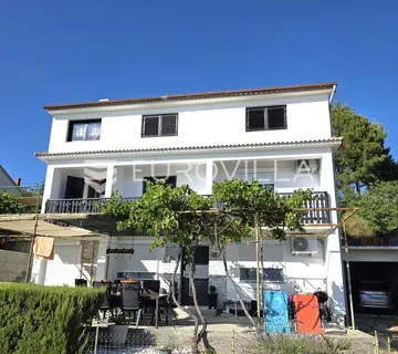 Rab, Banjol, trosoban stan s garažom, pogledom na more i stari grad 96 m² - Banjol, Rab