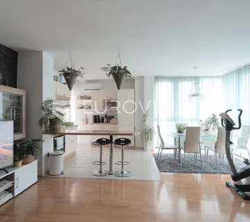 Osijek, Retfala, prodaje se 3 soban stan površine 92 m², 4. kat - cover