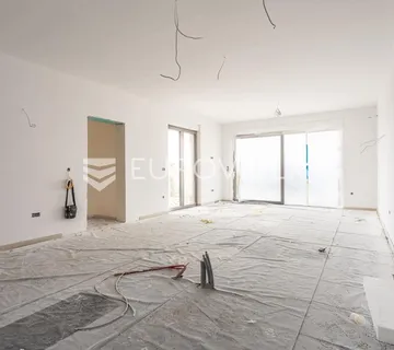 Sevid, trosoban stan na drugom katu površine 175.26 m² s privatnom krovnom terasom - cover