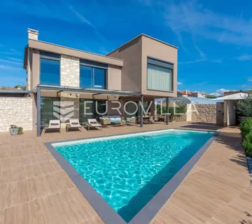 Istra, Umag, Prekrasna vila s bazenom, 156 m² - Vilanija