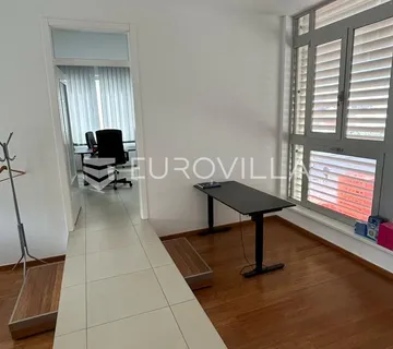 Trogir, uredski poslovni prostor na frekventnoj lokaciji
